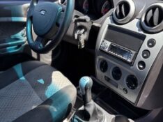 FORD FIESTA 1.6 16V FLEX MEC 5P 2013/2013 NEURI VEÍCULOS LAJEADO / Carros no Vale