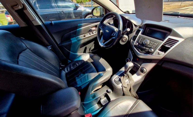 CHEVROLET CRUZE 1.8 LT SPORT6 16V FLEX 4P AUTOMATICO 2013/2013 CRUZEIRO MULTIMARCAS CRUZEIRO DO SUL / Carros no Vale
