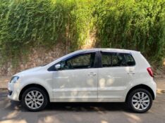 VOLKSWAGEN FOX TREND 1.0 8V 2014/2014 ESTAÇÃO DO CARRO ESTRELA / Carros no Vale