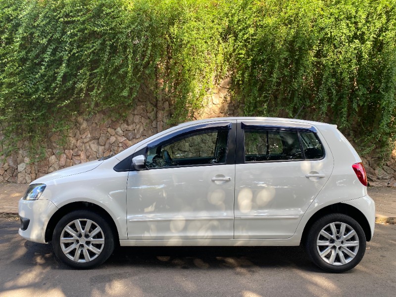 VOLKSWAGEN FOX TREND 1.0 8V 2014/2014 ESTAÇÃO DO CARRO ESTRELA / Carros no Vale