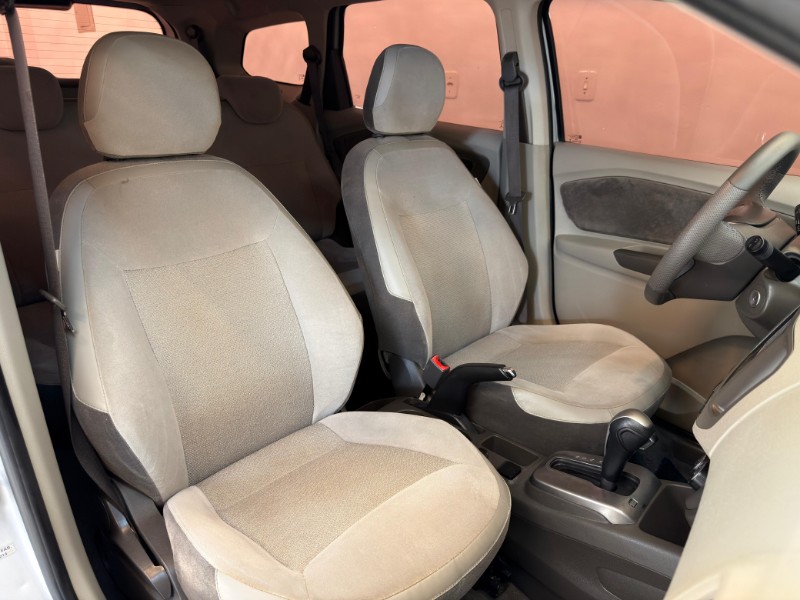 CHEVROLET SPIN LTZ 1.8 7 LUGARES 2014/2014 LUCAS AUTOMÓVEIS BOM RETIRO DO SUL / Carros no Vale