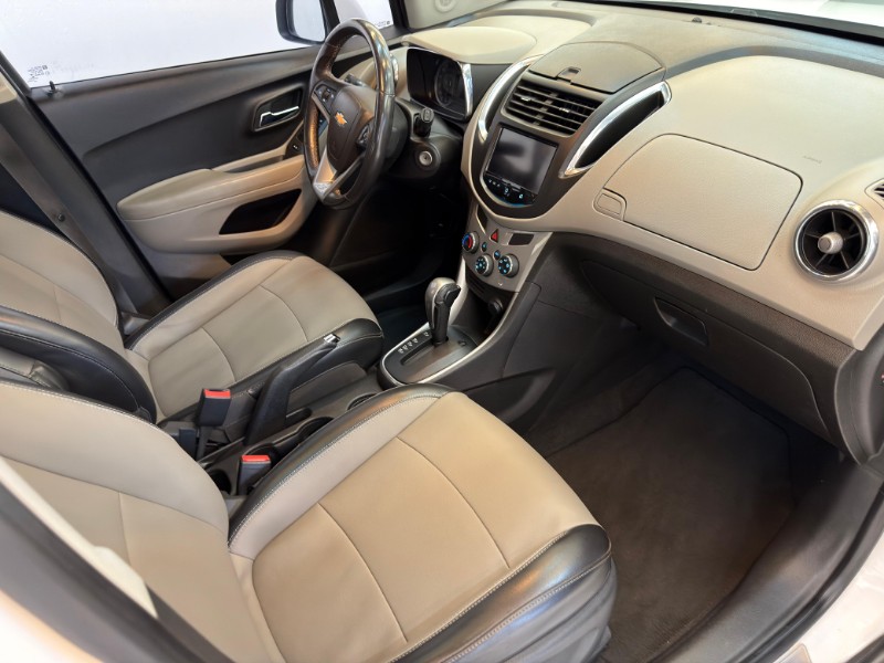 CHEVROLET TRACKER LTZ 1.8 AT 2014/2014 LUCAS AUTOMÓVEIS BOM RETIRO DO SUL / Carros no Vale