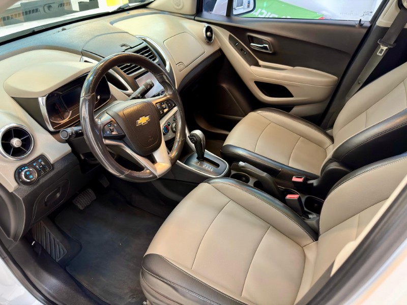 CHEVROLET TRACKER LTZ 1.8 AT 2014/2014 LUCAS AUTOMÓVEIS BOM RETIRO DO SUL / Carros no Vale