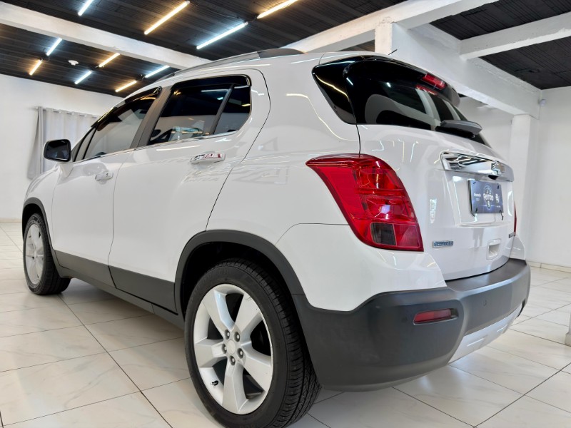 CHEVROLET TRACKER LTZ 1.8 AT 2014/2014 LUCAS AUTOMÓVEIS BOM RETIRO DO SUL / Carros no Vale