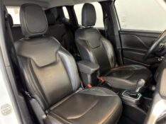JEEP RENEGADE LONGITUDE 1.8 4X2 FLEX 16V AUT. 2021/2021 LUCAS AUTOMÓVEIS BOM RETIRO DO SUL / Carros no Vale