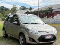 FORD FIESTA 1.6 16V FLEX MEC 5P 2013/2013 NEURI VEÍCULOS LAJEADO / Carros no Vale
