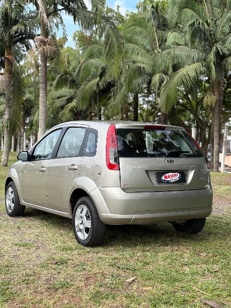FORD FIESTA 1.6 16V FLEX MEC 5P 2013/2013 NEURI VEÍCULOS LAJEADO / Carros no Vale