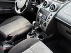 FORD FIESTA 1.6 16V FLEX MEC 5P 2013/2013 NEURI VEÍCULOS LAJEADO / Carros no Vale