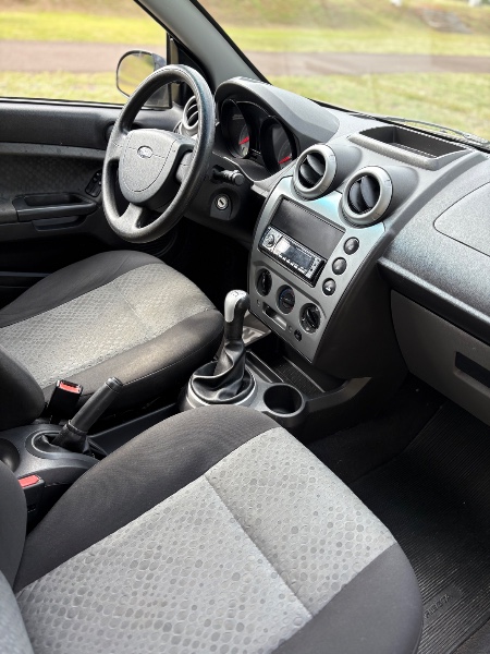 FORD FIESTA 1.6 16V FLEX MEC 5P 2013/2013 NEURI VEÍCULOS LAJEADO / Carros no Vale