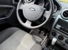 FORD FIESTA 1.6 16V FLEX MEC 5P 2013/2013 NEURI VEÍCULOS LAJEADO / Carros no Vale
