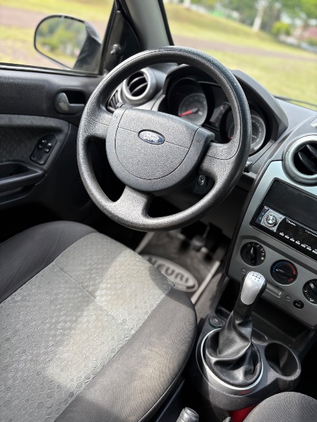 FORD FIESTA 1.6 16V FLEX MEC 5P 2013/2013 NEURI VEÍCULOS LAJEADO / Carros no Vale