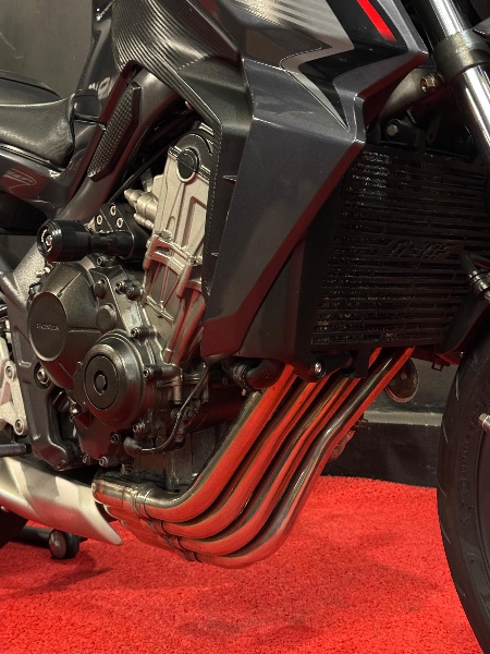 HONDA MOTOS CB 650 F /2015 EXCLUSIVO VEÍCULOS SANTA CRUZ DO SUL / Carros no Vale