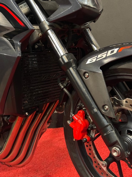 HONDA MOTOS CB 650 F /2015 EXCLUSIVO VEÍCULOS SANTA CRUZ DO SUL / Carros no Vale