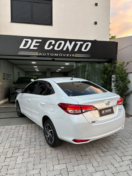 TOYOTA YARIS 1.5 16V SEDAN XLS /2023 DE CONTO AUTOMÓVEIS SARANDI / Carros no Vale