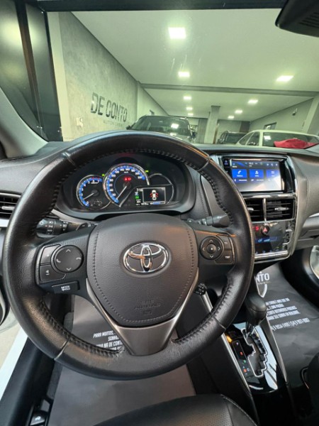TOYOTA YARIS 1.5 16V SEDAN XLS /2023 DE CONTO AUTOMÓVEIS SARANDI / Carros no Vale