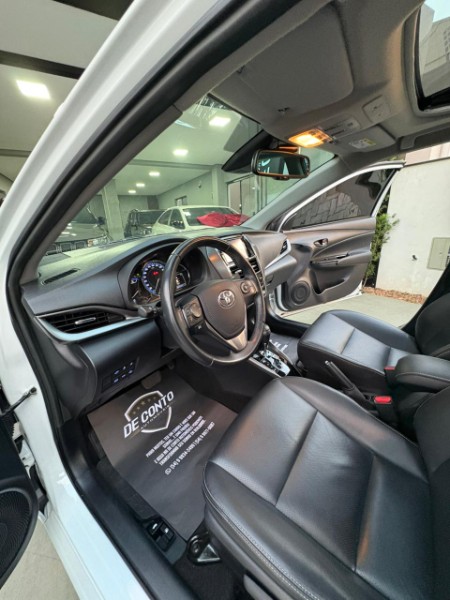 TOYOTA YARIS 1.5 16V SEDAN XLS /2023 DE CONTO AUTOMÓVEIS SARANDI / Carros no Vale
