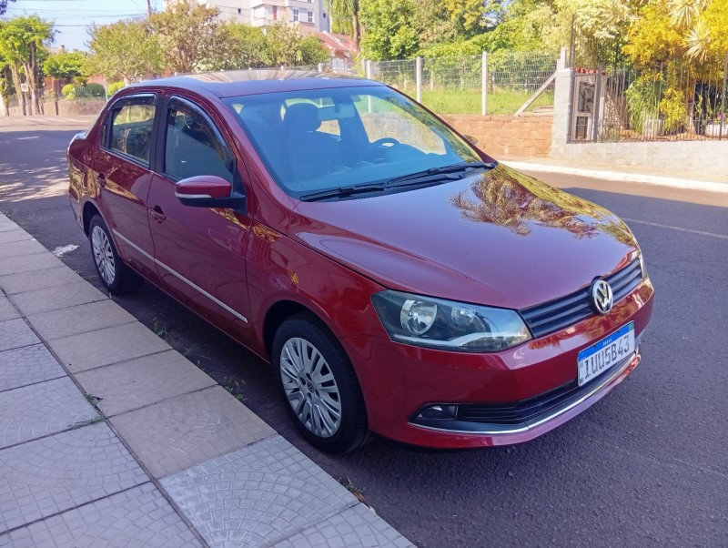 VOLKSWAGEN VOYAGE HIGHLINE 1.6 2013/2014 ALTERNATIVA VEÍCULOS LAJEADO / Carros no Vale