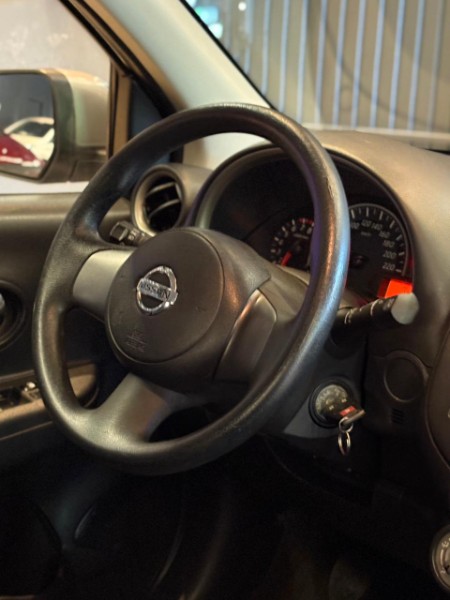 NISSAN MARCH 1.6 S 2011/2012 JM AUTOMÓVEIS VENÂNCIO AIRES / Carros no Vale