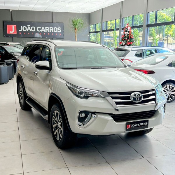 TOYOTA HILUX SW4 2.8 SRX 4X4 16V 2020/2020 JOÃO CARROS MULTIMARCAS GUAPORÉ / Carros no Vale