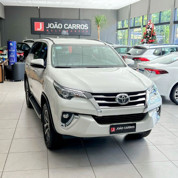TOYOTA HILUX SW4 2.8 SRX 4X4 16V 2020/2020 JOÃO CARROS MULTIMARCAS GUAPORÉ / Carros no Vale