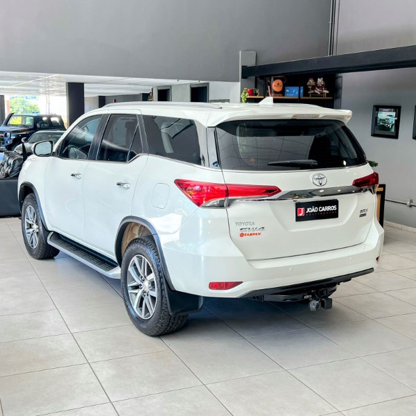 TOYOTA HILUX SW4 2.8 SRX 4X4 16V 2020/2020 JOÃO CARROS MULTIMARCAS GUAPORÉ / Carros no Vale