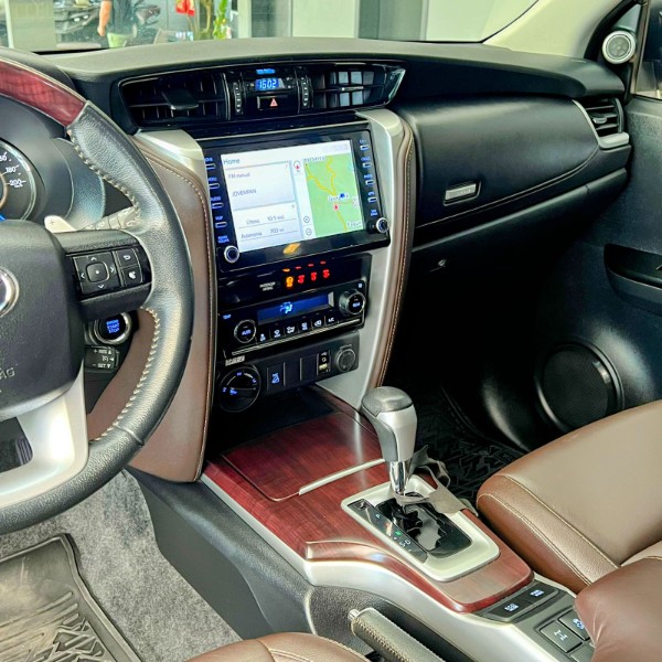 TOYOTA HILUX SW4 2.8 SRX 4X4 16V 2020/2020 JOÃO CARROS MULTIMARCAS GUAPORÉ / Carros no Vale