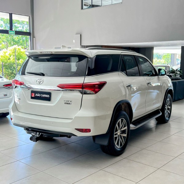 TOYOTA HILUX SW4 2.8 SRX 4X4 16V 2020/2020 JOÃO CARROS MULTIMARCAS GUAPORÉ / Carros no Vale