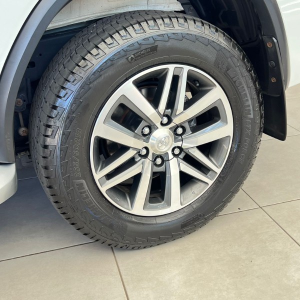 TOYOTA HILUX SW4 2.8 SRX 4X4 16V 2020/2020 JOÃO CARROS MULTIMARCAS GUAPORÉ / Carros no Vale