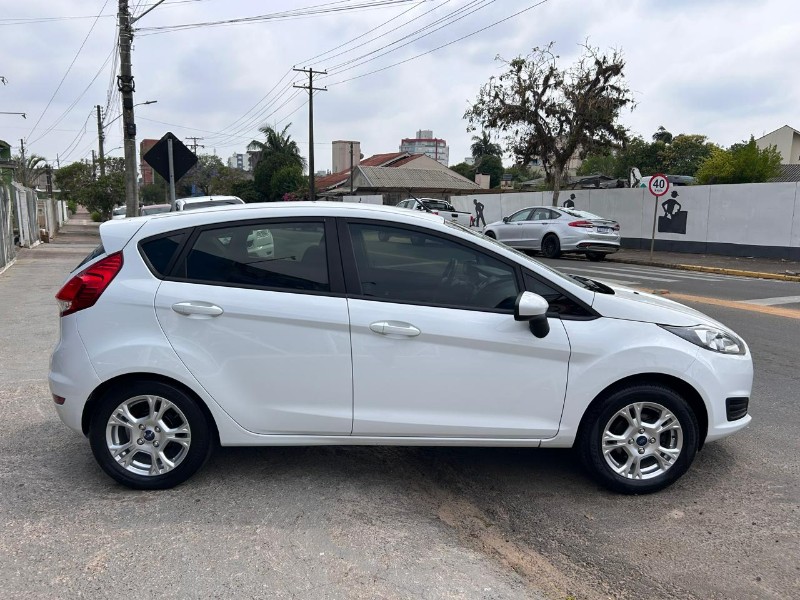 FORD FIESTA 1.5 16V FLEX MEC. 5P 2014/2014 LS MULTIMARCAS VENÂNCIO AIRES / Carros no Vale