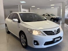TOYOTA COROLLA 2.0 XEI 16V FLEX 4P AUTOMÁTICO 2013/2014 MALAGGI VEÍCULOS ENCANTADO / Carros no Vale