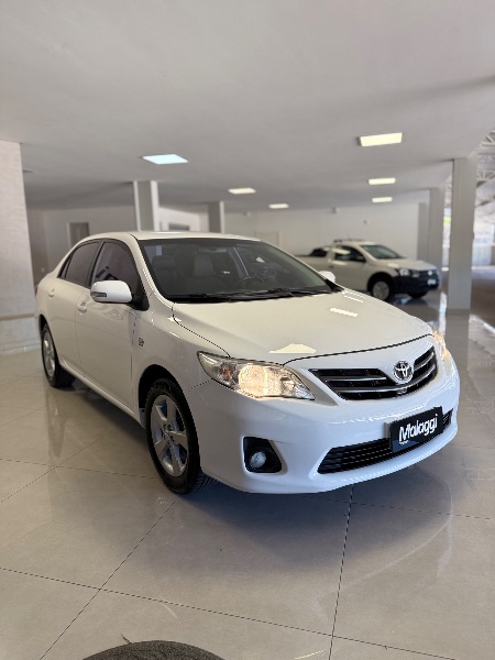 TOYOTA COROLLA 2.0 XEI 16V FLEX 4P AUTOMÁTICO 2013/2014 MALAGGI VEÍCULOS ENCANTADO / Carros no Vale