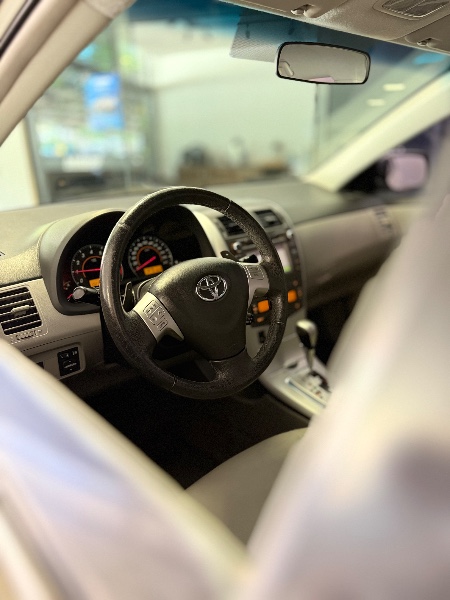 TOYOTA COROLLA 2.0 XEI 16V FLEX 4P AUTOMÁTICO 2013/2014 MALAGGI VEÍCULOS ENCANTADO / Carros no Vale