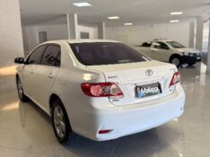 TOYOTA COROLLA 2.0 XEI 16V FLEX 4P AUTOMÁTICO 2013/2014 MALAGGI VEÍCULOS ENCANTADO / Carros no Vale