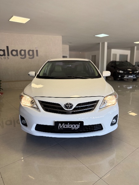 TOYOTA COROLLA 2.0 XEI 16V FLEX 4P AUTOMÁTICO 2013/2014 MALAGGI VEÍCULOS ENCANTADO / Carros no Vale