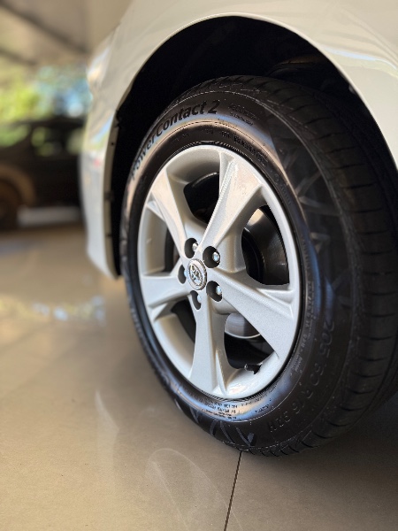 TOYOTA COROLLA 2.0 XEI 16V FLEX 4P AUTOMÁTICO 2013/2014 MALAGGI VEÍCULOS ENCANTADO / Carros no Vale