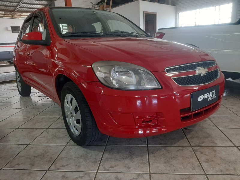 CHEVROLET CELTA 1.0 LT /2014 RENAUTO VEÍCULOS LAJEADO / Carros no Vale