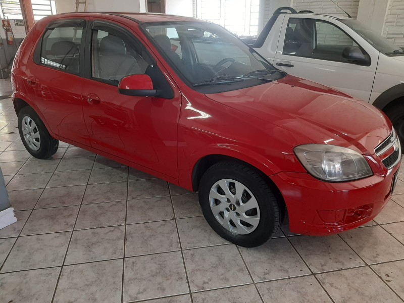 CHEVROLET CELTA 1.0 LT /2014 RENAUTO VEÍCULOS LAJEADO / Carros no Vale