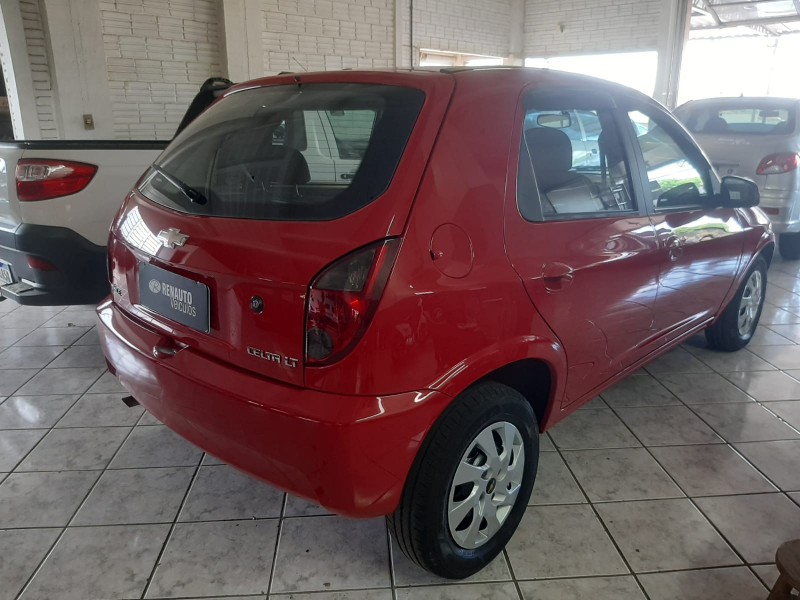 CHEVROLET CELTA 1.0 LT /2014 RENAUTO VEÍCULOS LAJEADO / Carros no Vale