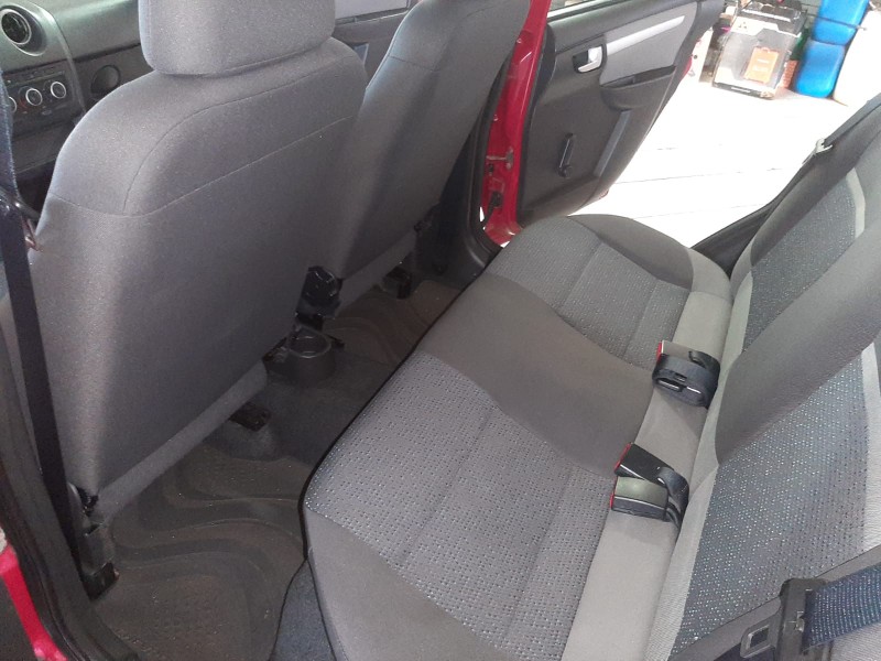 CHEVROLET CELTA 1.0 LT /2014 RENAUTO VEÍCULOS LAJEADO / Carros no Vale