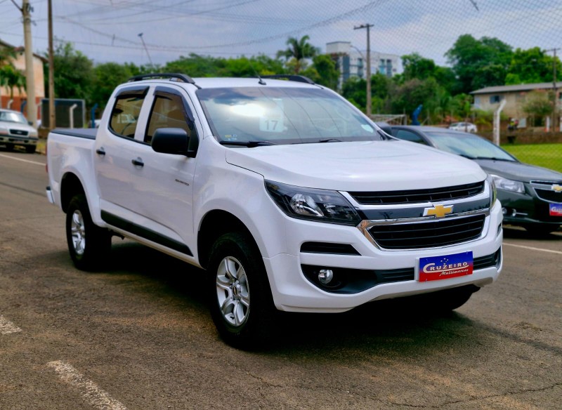 CHEVROLET S10 2.5 ADVANTAGE 4X2 CD 16V FLEX 4P MANUAL 2017/2017 CRUZEIRO MULTIMARCAS CRUZEIRO DO SUL / Carros no Vale