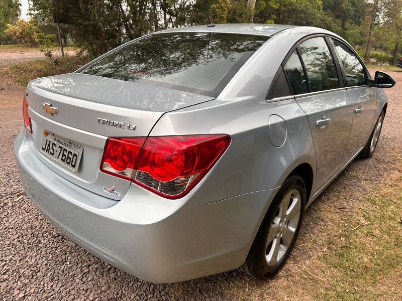 CHEVROLET CRUZE LT 1.8 /2012 MENEGHINI VEÍCULOS ARROIO DO MEIO / Carros no Vale CHEVROLET CRUZE LT 1.8 /2012 MENEGHINI VEÍCULOS ARROIO DO MEIO / Carros no Vale