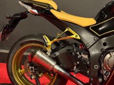 KAWASAKI ZX 10 R NINJA /2011 EXCLUSIVO VEÍCULOS SANTA CRUZ DO SUL / Carros no Vale