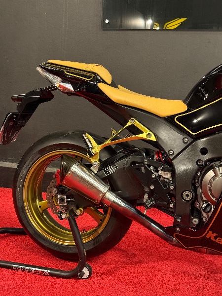 KAWASAKI ZX 10 R NINJA /2011 EXCLUSIVO VEÍCULOS SANTA CRUZ DO SUL / Carros no Vale