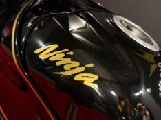 KAWASAKI ZX 10 R NINJA /2011 EXCLUSIVO VEÍCULOS SANTA CRUZ DO SUL / Carros no Vale