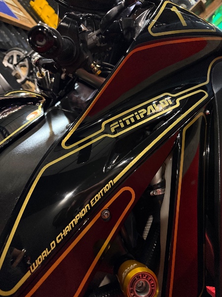 KAWASAKI ZX 10 R NINJA /2011 EXCLUSIVO VEÍCULOS SANTA CRUZ DO SUL / Carros no Vale