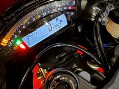 KAWASAKI ZX 10 R NINJA /2011 EXCLUSIVO VEÍCULOS SANTA CRUZ DO SUL / Carros no Vale