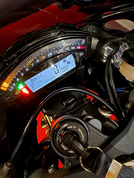 KAWASAKI ZX 10 R NINJA /2011 EXCLUSIVO VEÍCULOS SANTA CRUZ DO SUL / Carros no Vale