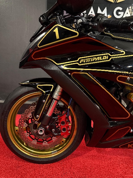 KAWASAKI ZX 10 R NINJA /2011 EXCLUSIVO VEÍCULOS SANTA CRUZ DO SUL / Carros no Vale