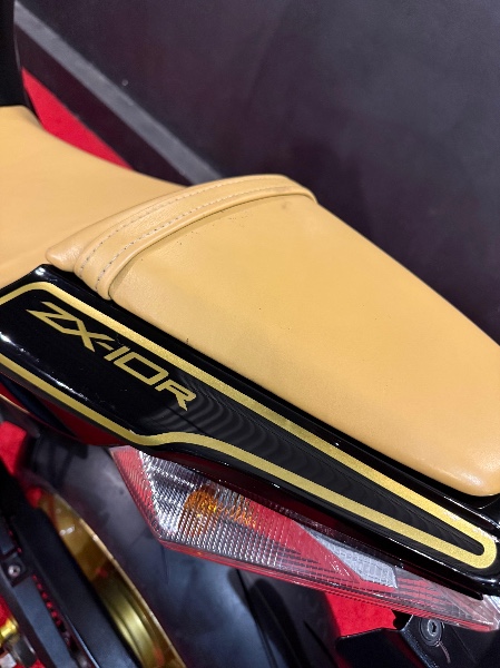 KAWASAKI ZX 10 R NINJA /2011 EXCLUSIVO VEÍCULOS SANTA CRUZ DO SUL / Carros no Vale