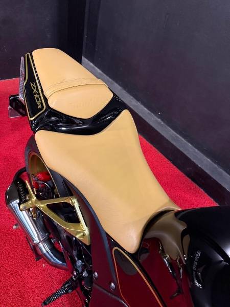 KAWASAKI ZX 10 R NINJA /2011 EXCLUSIVO VEÍCULOS SANTA CRUZ DO SUL / Carros no Vale